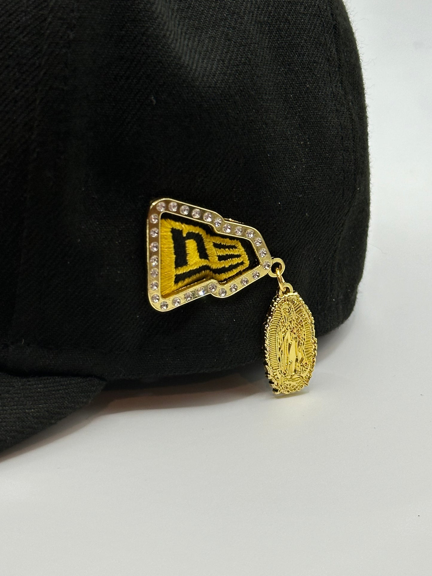 Gold Virgen New Era Frame Pin